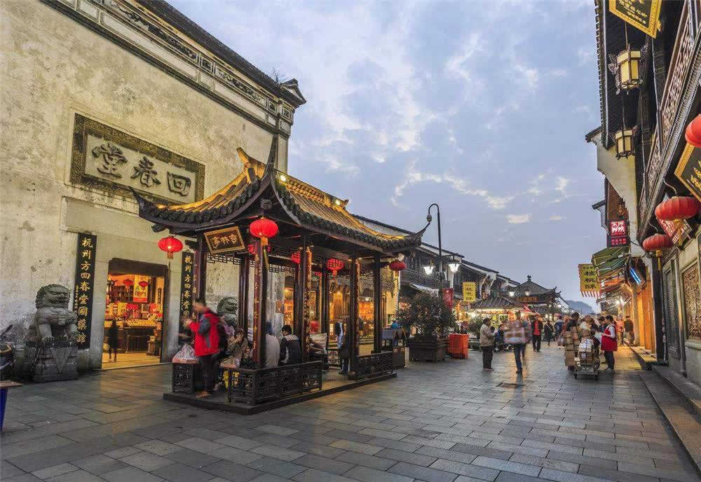 This Summer, Go and Check out Hangzhou Hotspots After Nightfall