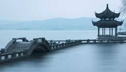 Some Scenic Areas in Hangzhou Reopen and Tourists Are Required to Wear Masks