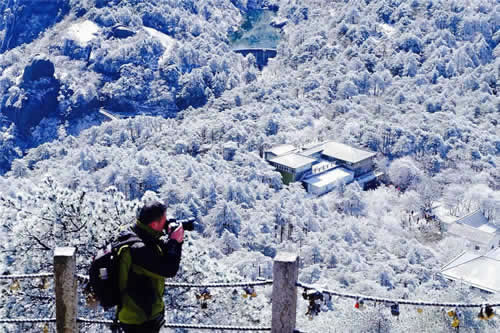 3 Days Huangshan Hot Spring Relaxing Tour in Winter