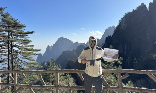 From Peaks to Water: 4-Day Huangshan and Thousand Islands Tour
