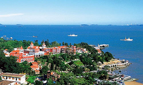 Discover Xiamen Like a Local: Gulangyu, Nanputuo Temple, and Coastal Wonders