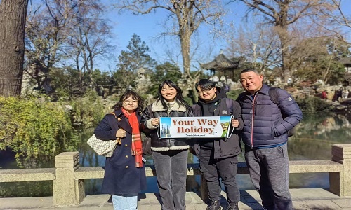 1-Day Hangzhou Tour from Shanghai: Visit Robot Town and Pop Mart Shop