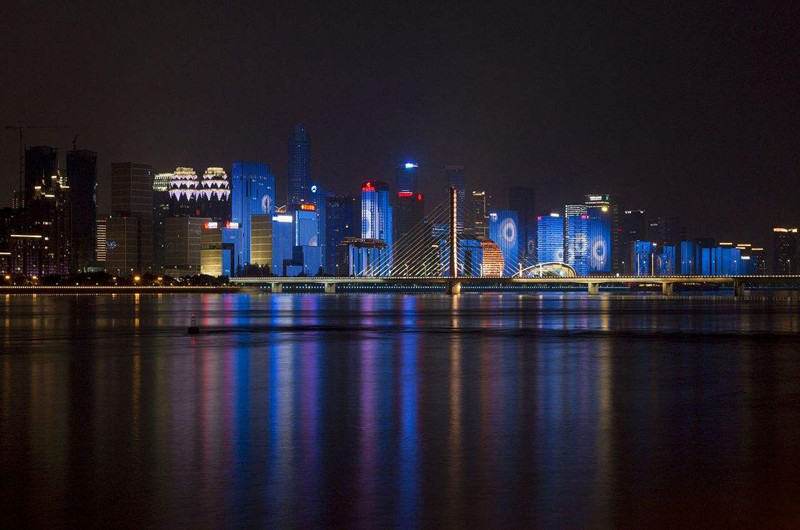 Qiantang_river_night_cruise_03.jpg