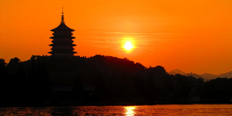 Leifeng_Pagoda_in_Evening_Glow.jpg