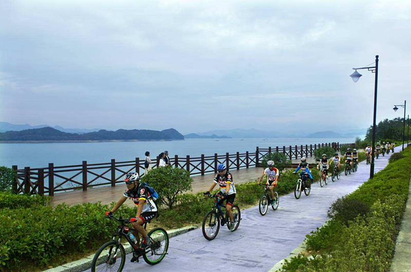 Thousands_island_lake_hangzhou.jpg