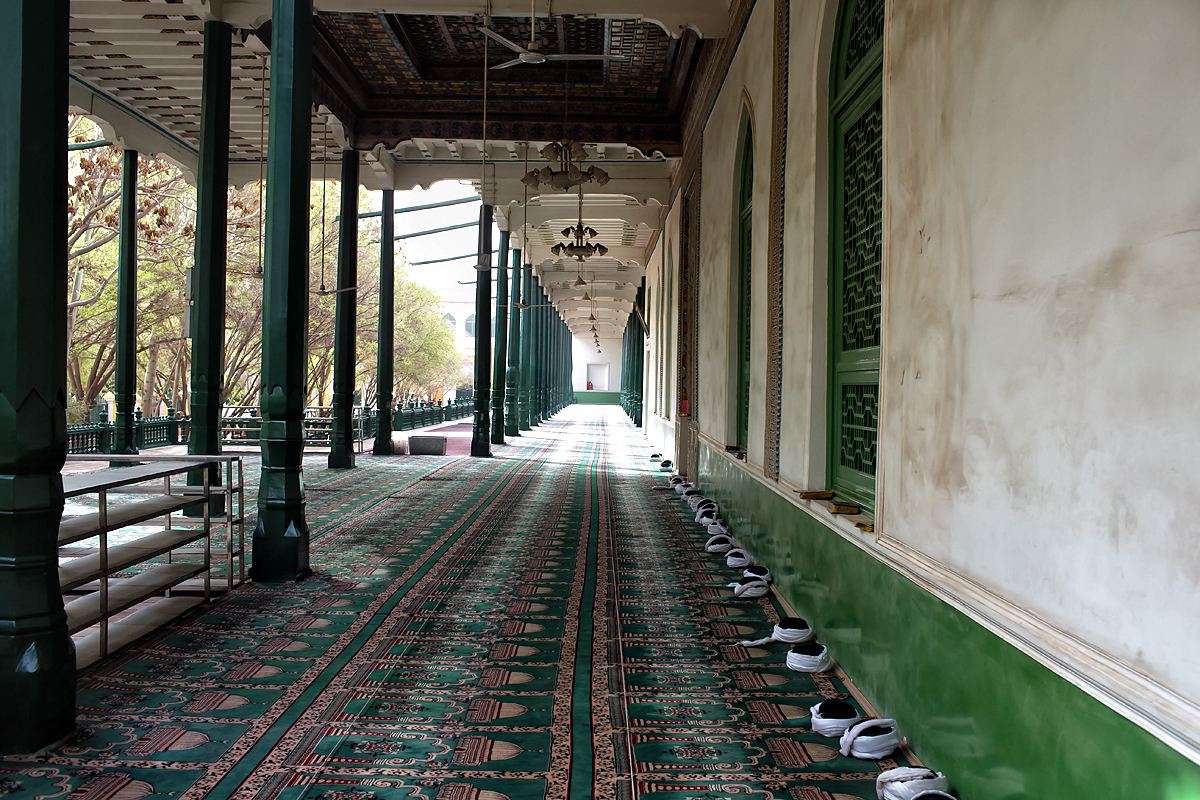Grand_Id_Kah_mosque_1.jpg