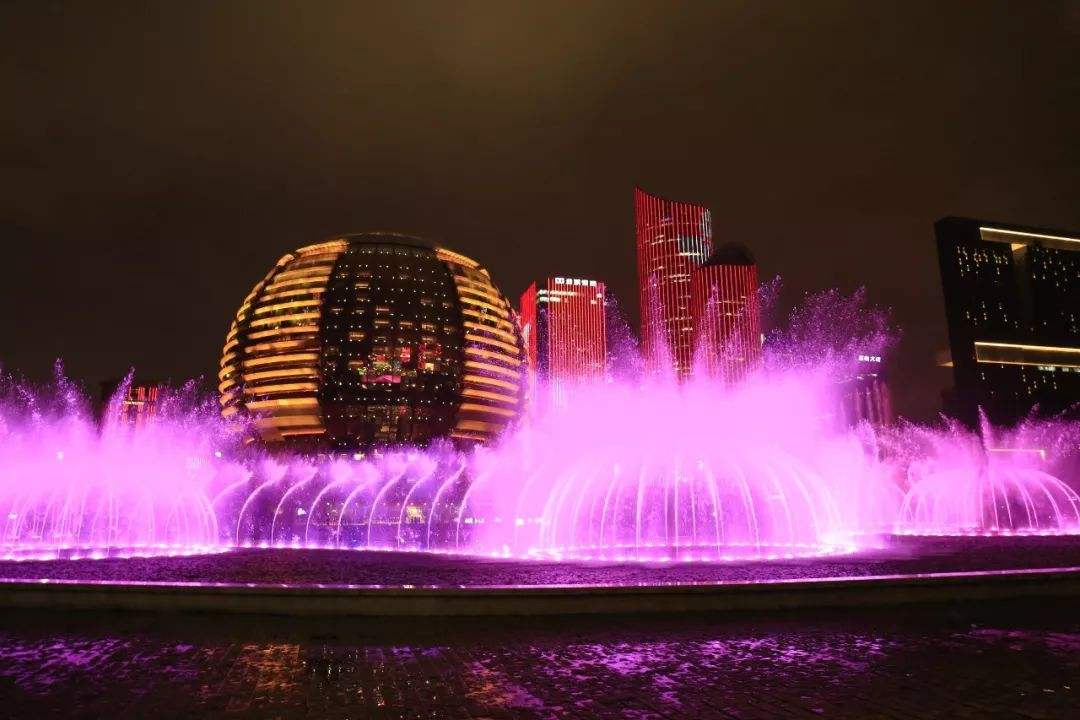 Qianjiang_New_City_Light_Show_1.jpg