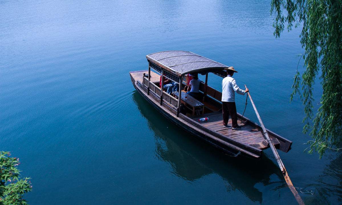 West-Lake-Boat