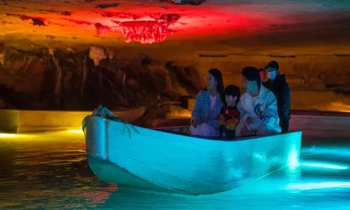underground-river-boats-Tonglu
