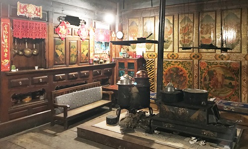 Tibetan-Family-Visit-in-Shangri-La