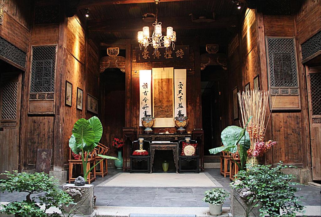 Hongcun-Long-Lane-Inn