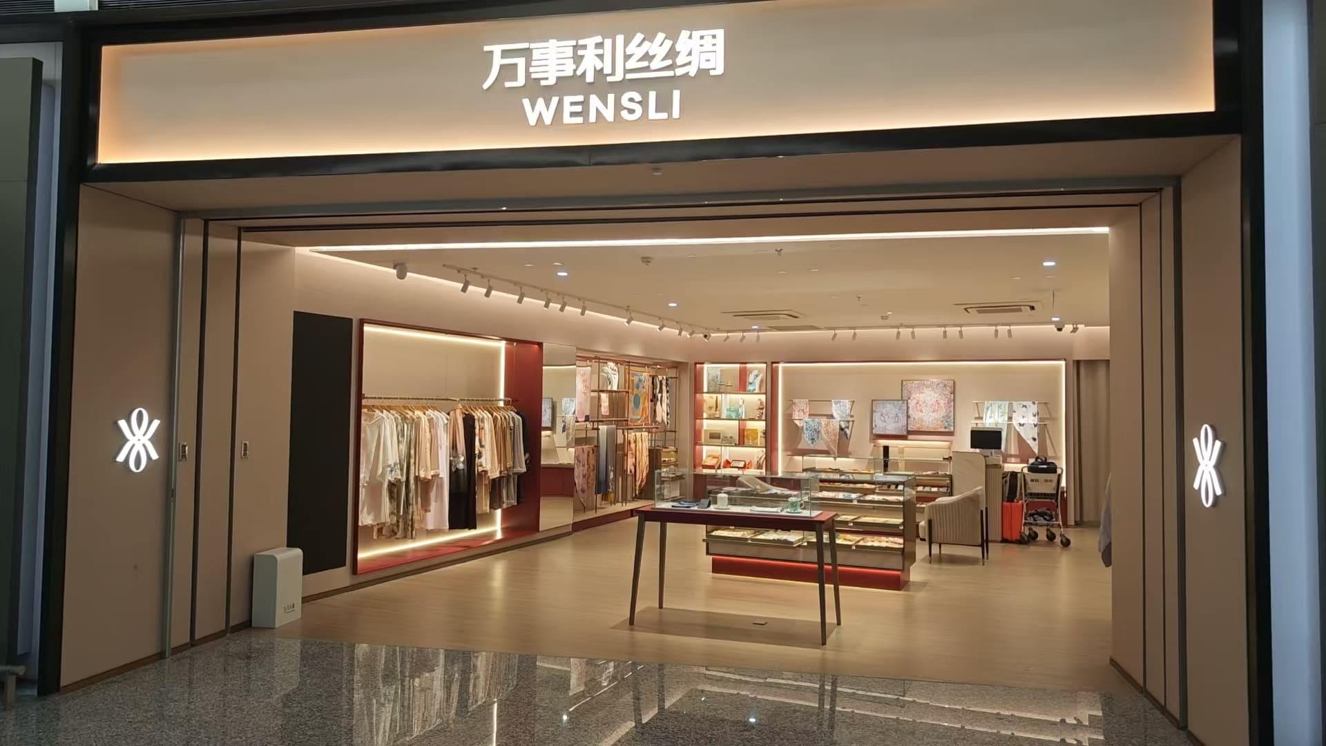 silk-scarves-and-clothing-shop