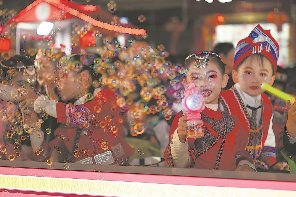 Fengting-Lantern-Parade-Tradition2