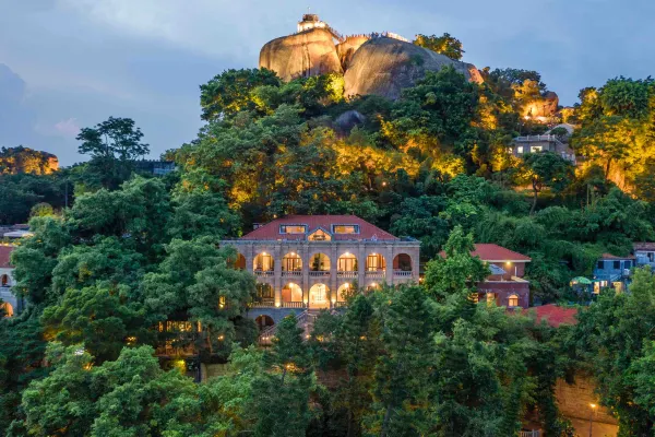 Linggan-Linghai-1919-Sea-View-Villa-Hotel