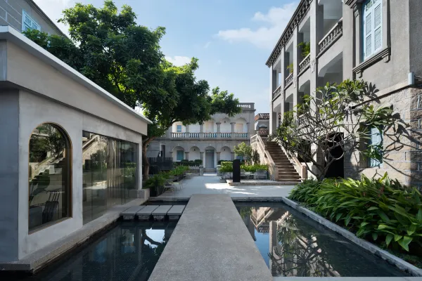 Linggan-Mofan-19th-Century-German-Castle-Hotel2