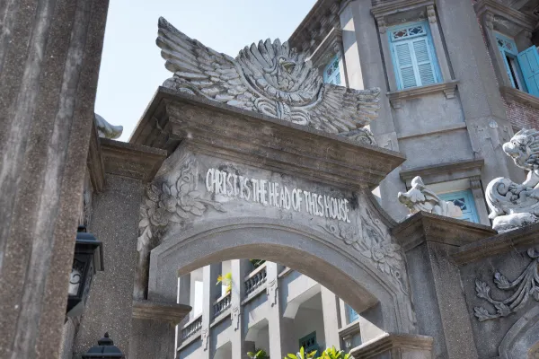 Linggan-Mofan-19th-Century-German-Castle-Hotel4