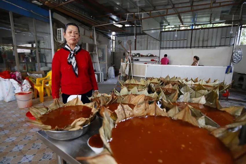 Making-Hakka-Rice-Cake