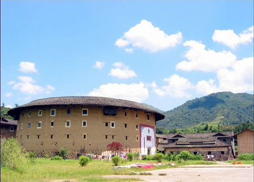 Nanxi-Tulou-Valley2