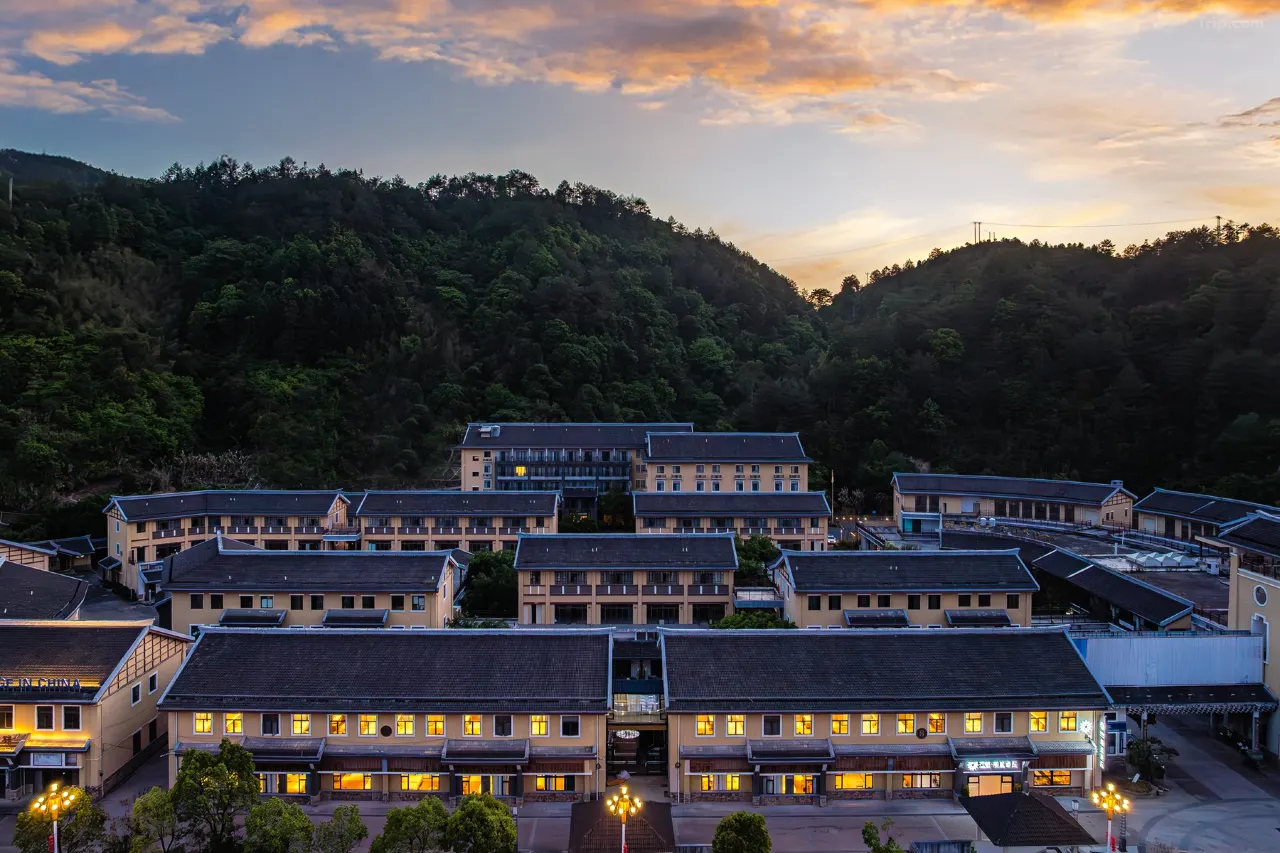 Hua-Zhu-Banlan-Hotel