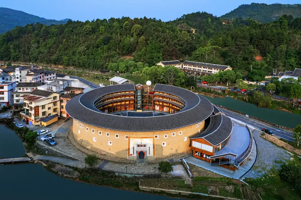 Yongding-Tulou-Xiangxu-Tencent-Tianya-Mingyue-Knife-Immersive-Theater-Homestay