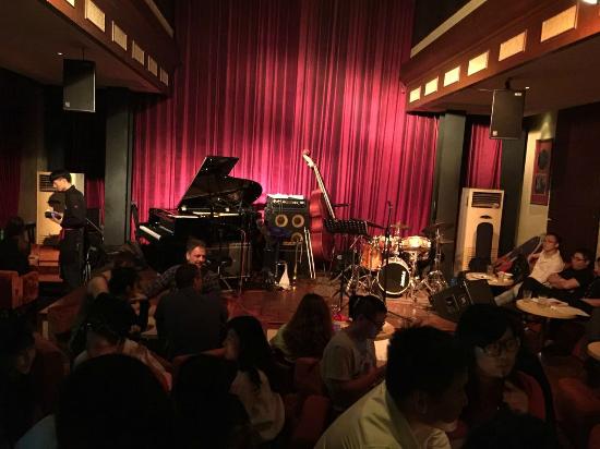 Huanglou-Jazz-Bar3