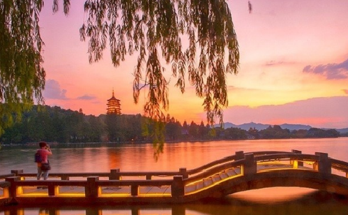 Leifeng-Pagoda-in-the-Sunset