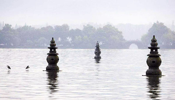 Three-Ponds-Mirroring-the-Moon