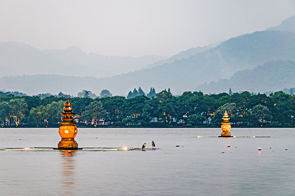 Three-Ponds-Mirroring-the-Moon2