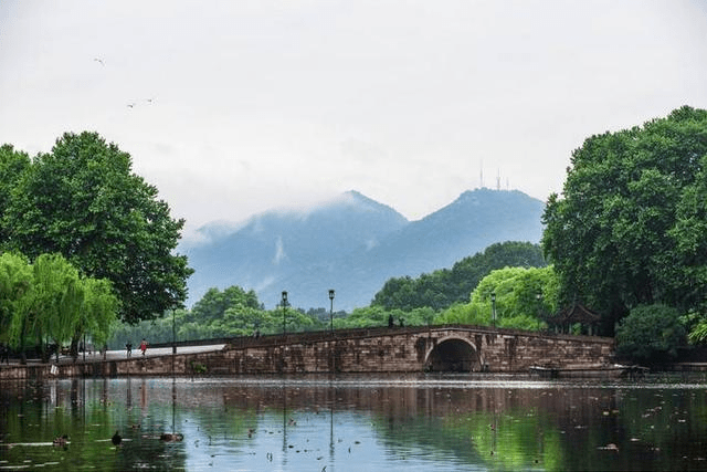 Two-Peaks-Piercing-the-Clouds2