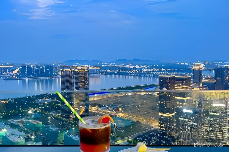 iDontG1vEASh1t-Lounge-Bar2