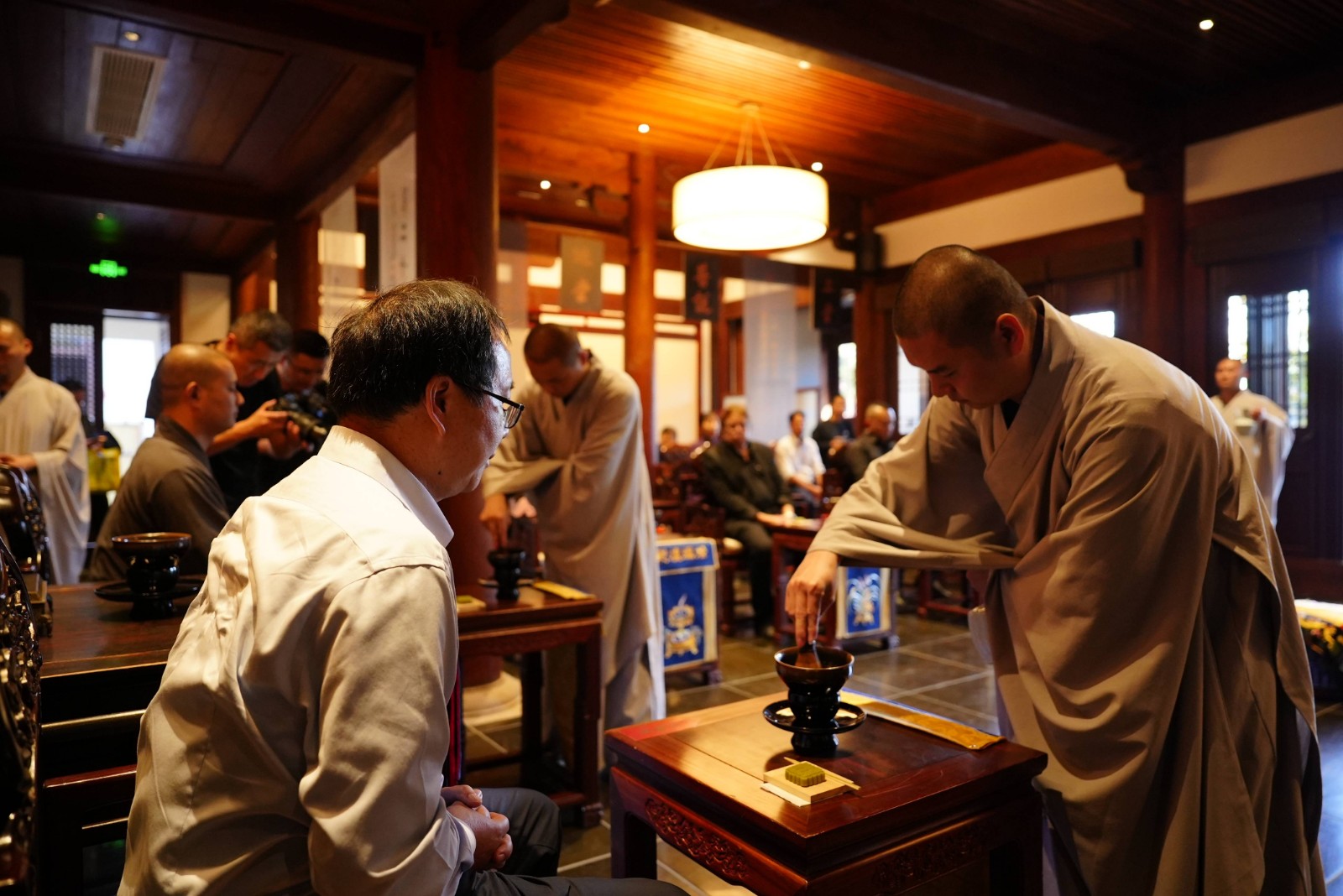 Jingshan-Temple-Tea-Ceremony-&-Meditation-Experience1 Jingshan-Temple-Tea-Ceremony-&-Meditation-Experience1